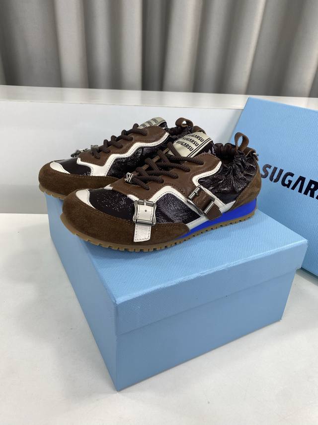 Sugarsu酥屡 最新火爆款 歪头芭蕾拼色阿甘休闲运动鞋 经典的玛丽珍设计 融入德训鞋文化 国潮新作继承了诸多品牌制胜的流行元素，势必大热 帆 细节还确保穿着