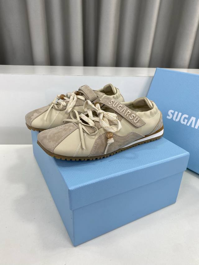 Sugarsu酥屡 最新火爆款 方头芭蕾拼色阿甘休闲运动跳舞鞋 经典的玛丽珍设计 融入德训鞋文化 国潮新作继承了诸多品牌制胜的流行元素，势必大热 帆 细节还确保