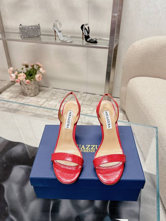 224 Aquazzur* 菠萝早春专柜新品仙女时装鞋系列，大量上新同步官网全系列均可定制龙年主打一个火爆，全网各大网红纷纷开秀，绝美的穿搭系列！ ★★★★★