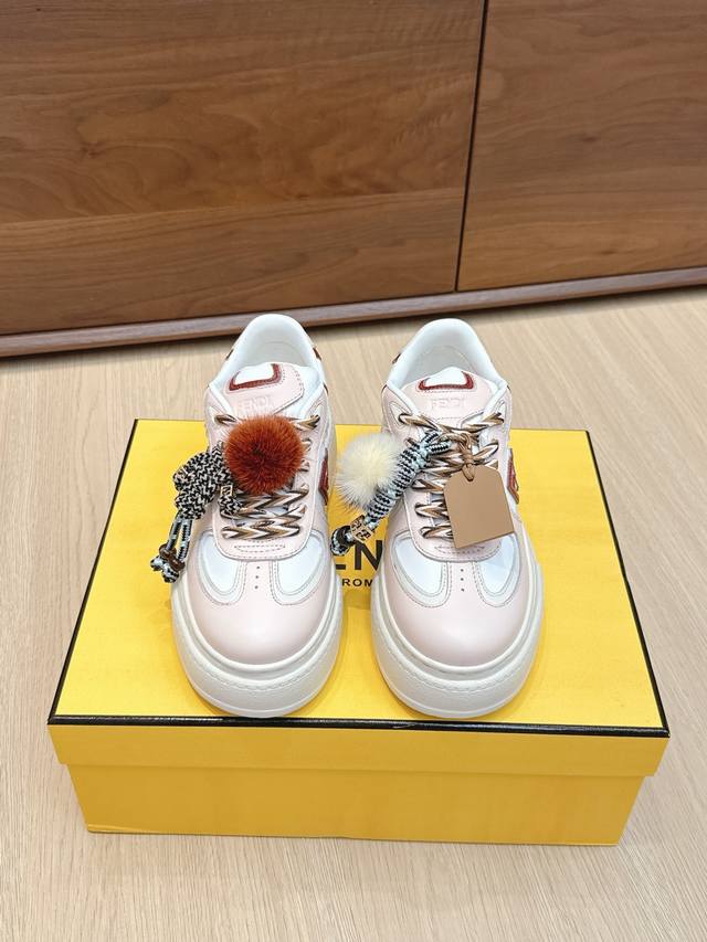 代购级 Fendi Match Platform 芬迪新款厚底休闲运动鞋 鞋型差不多 添加了Ff复古的设计 鞋面采用麂皮和皮革拼接组合 侧面凸起的双F Logo