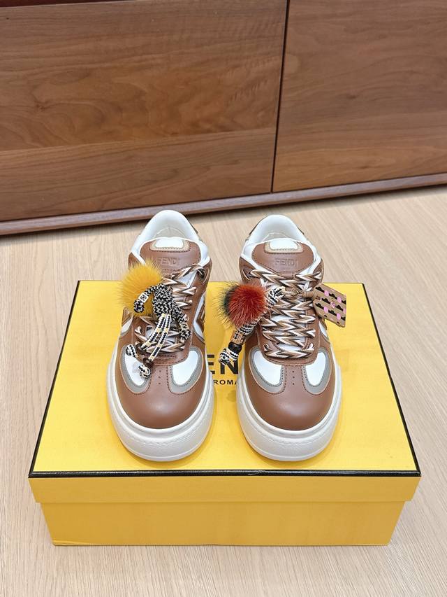 代购级 Fendi Match Platform 芬迪新款厚底休闲运动鞋 鞋型差不多 添加了Ff复古的设计 鞋面采用麂皮和皮革拼接组合 侧面凸起的双F Logo