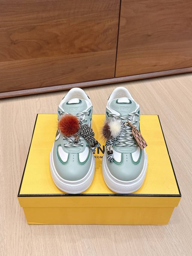 代购级 Fendi Match Platform 芬迪新款厚底休闲运动鞋 鞋型差不多 添加了Ff复古的设计 鞋面采用麂皮和皮革拼接组合 侧面凸起的双F Logo