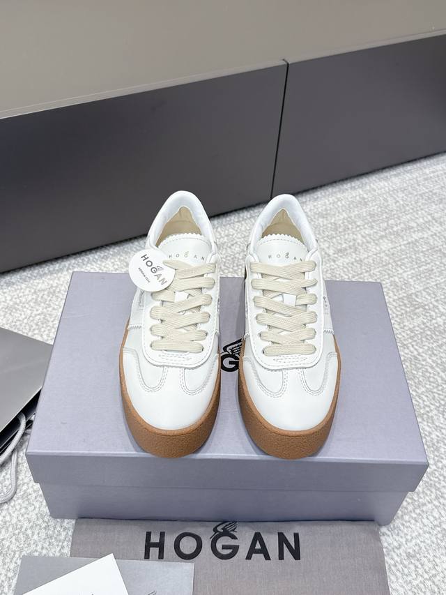 代购级 最新款 Hogan 厚底饼干鞋， New最新款来喽！，饼干鞋系列终于出金属配色啦 鞋面麂皮拼接了小牛皮的，兼顾了透气性与耐磨性超级适合夏天穿着 鞋头也做