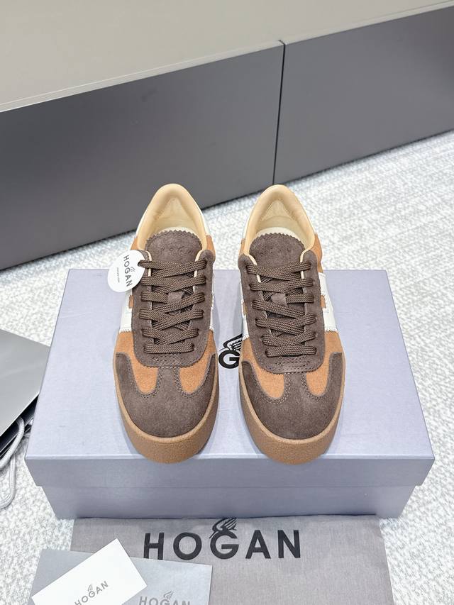 代购级 最新款 Hogan 厚底饼干鞋， New最新款来喽！，饼干鞋系列终于出金属配色啦 鞋面麂皮拼接了小牛皮的，兼顾了透气性与耐磨性超级适合夏天穿着 鞋头也做