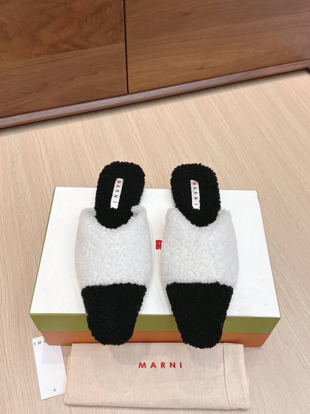 代购级 Marn*25S秋冬新款 超绝新款摩登时尚拼色毛拖 超绝新款美腻毛拖，版型真的超级显瘦，鞋型就很摩登，风情迷人眼的感觉，鞋面采用双色羊毛拼色设计，更有复