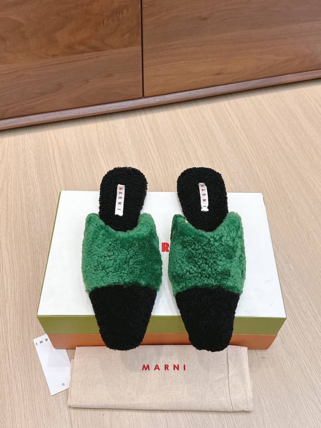 代购级 Marn*25S秋冬新款 超绝新款摩登时尚拼色毛拖 超绝新款美腻毛拖，版型真的超级显瘦，鞋型就很摩登，风情迷人眼的感觉，鞋面采用双色羊毛拼色设计，更有复