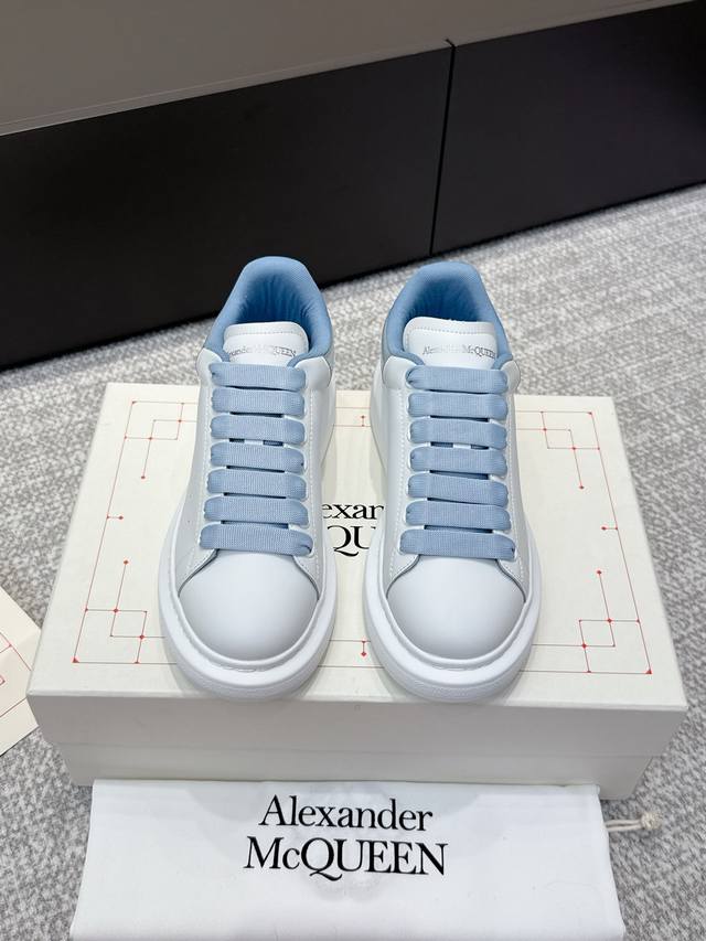 代购级 男+10 # 麦昆当之无愧算是小白鞋里的经典之王 市面上做的人也确实不在少数，版本也是参差不齐但真正离正品还是有一段距离！请看我们独家 1独家定制的最新