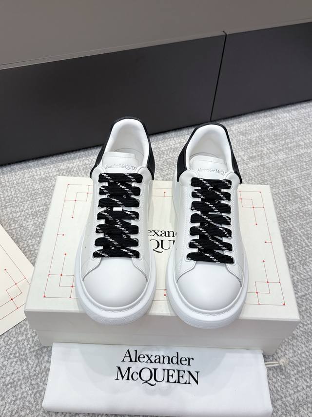 代购级 男+10 # 麦昆当之无愧算是小白鞋里的经典之王 市面上做的人也确实不在少数，版本也是参差不齐但真正离正品还是有一段距离！请看我们独家 1独家定制的最新