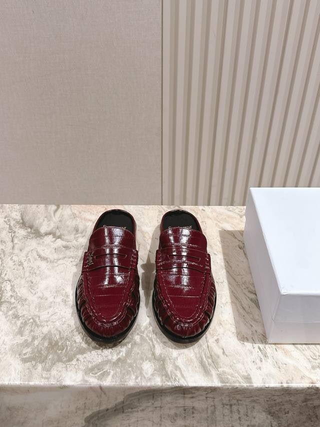 225 Ysl圣罗兰穆勒拖新款上市专柜最新系列新品！ ★★★★★ 顶级代购版本 超精致一比一零离距打造！用最好料材打造最好鞋子、经典永恒的设计线条和缤纷色调，绝