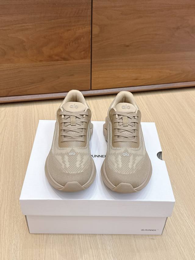 代购级 Alo25S 春夏新款 厚底舒适 情侣款 休闲 运动跑步瑜伽鞋 Alo比耐克更懂女生！上脚超级百搭！而且超级舒适！是厚底款但是上脚一点都不沉重！ 非常轻