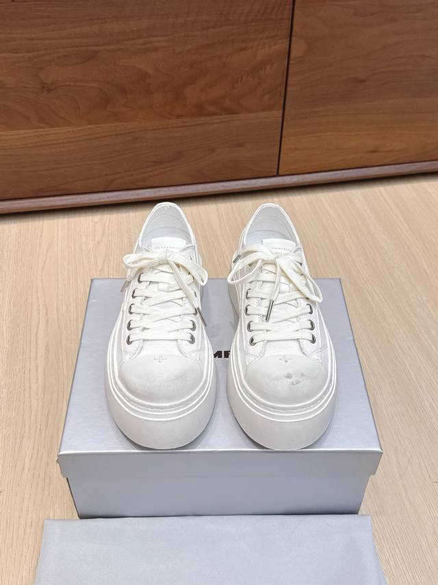 代购级 布面 春夏新款 十字花 大头厚底 德比鞋 百搭的极简风国潮，新作继承了诸多品牌制胜的流行元素，势必大热 帆布休闲鞋 超级酷 黑暗百搭 风 采用高密度透气