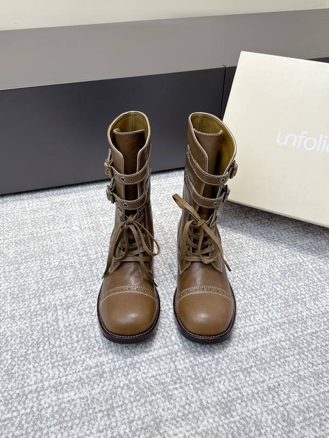 代购级 Unfolio 25Ss秋冬新款搭扣工装马丁靴 这双工装靴首推啊 一眼惊艳绅士又气质 单鞋依旧稳定发挥做旧很细节 超多漂亮的手工长靴～气质又率性 雪地靴