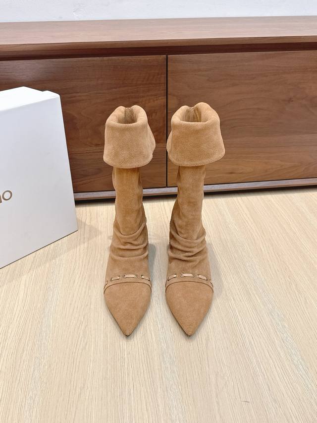 代购级 Unfolio 小众品牌秋冬新款堆堆靴时髦复古长靴堆叠感及膝靴踝靴 Sienna 堆叠感踝靴，黑色甄选小牛皮，皮质光滑细腻，纹理自然流畅，触感紧实且富有