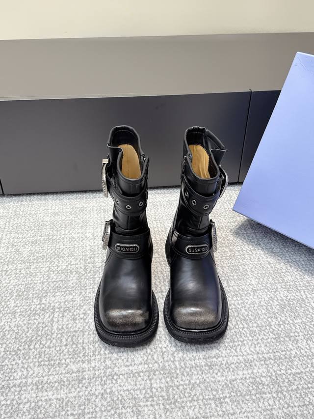 代购级别 Sugarsu｜2025S秋冬新款千禧复古骑士靴 这款堪比顶流款越看越好看！！ 千禧复古×骑士靴 顶流小花迪丽热巴，白鹿，赵今麦，赵昭仪，张予曦 几乎