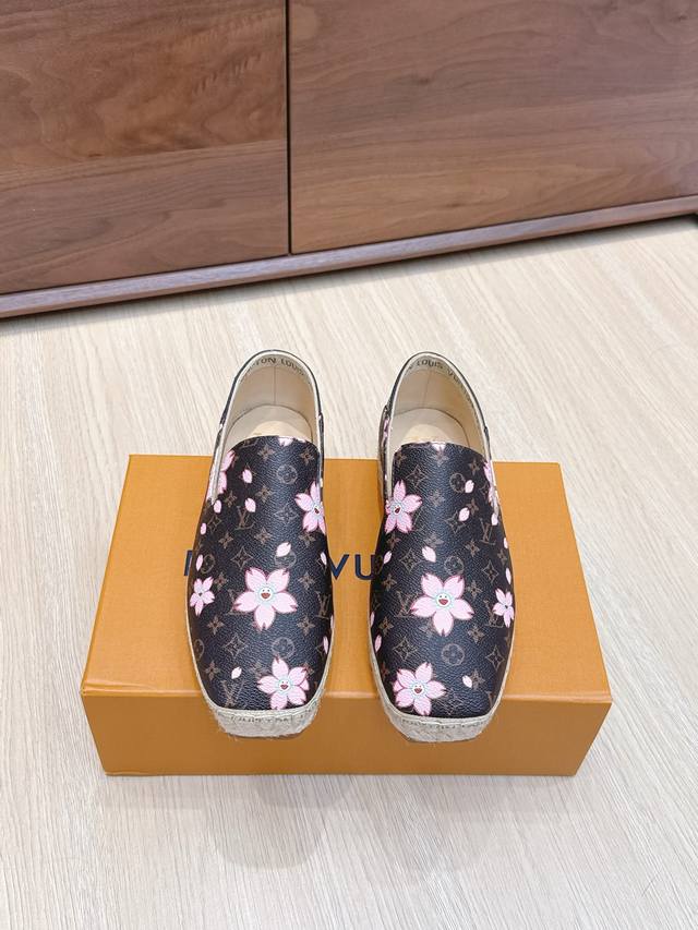 代购级 Lv 路易威登 X Tm 6Am 村上隆联名款樱桃凉鞋2025新款渔夫单鞋顶级版本原版一致 专柜主打最新款 Lv X Tm 6Am 村上隆联名款硬货上