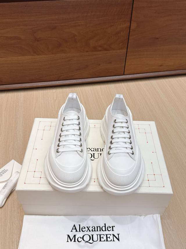 代购级 男+10 #亚历山麦昆#帆布鞋 情侣款 终极版本 随意Pk柜货 麦昆这鞋款一出来就爆了 要知道麦昆出这多款式 真正销量能够超越小白鞋的就这款鞋子 可见又
