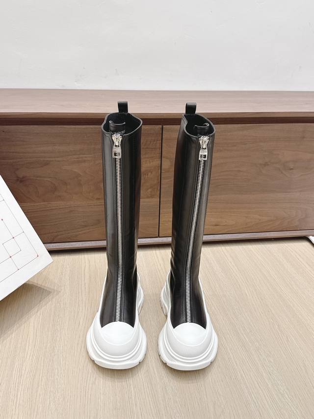 代购级 麦昆经典厚底马丁靴 升级！升级！一直年年再升级！绝对 大厂顶级品质 杨幂 古力娜扎 众多明星同款最爱！4.5Cm左右松糕底！增高不累脚 逛街神器 上脚超