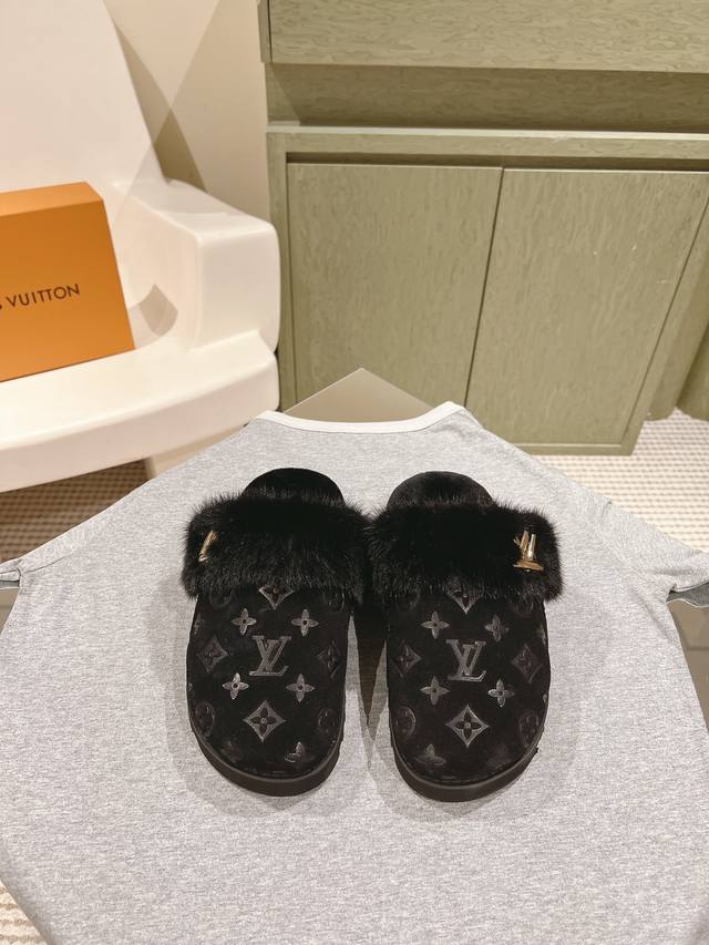 顶级品质 224 Louis Vuitton Ss24 New Arrival～ L家 秋冬｜平底水貂毛拖鞋新品 超舒适的Lv双带毛拖 简约随性 时髦有范， 慵