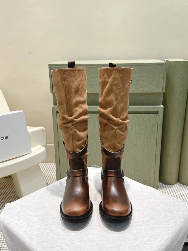 代购级 Icedust 25Ss 秋冬新款堆堆靴 称之为今年最好看的堆堆靴，毫不过分，复古百搭，慵懒简约 鞋面：牛皮 内里：羊皮 跟高：3Cm 大底：原版开模