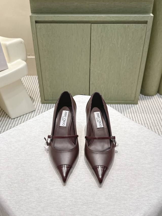 代购级 Jimmychoo Ss25 New Arrival～ 吉米周｜早秋新款高跟鞋 Jc这款尖头高跟鞋真的太美了～ 兼具性感与脚翘～尽显高级优雅气质 鞋面：