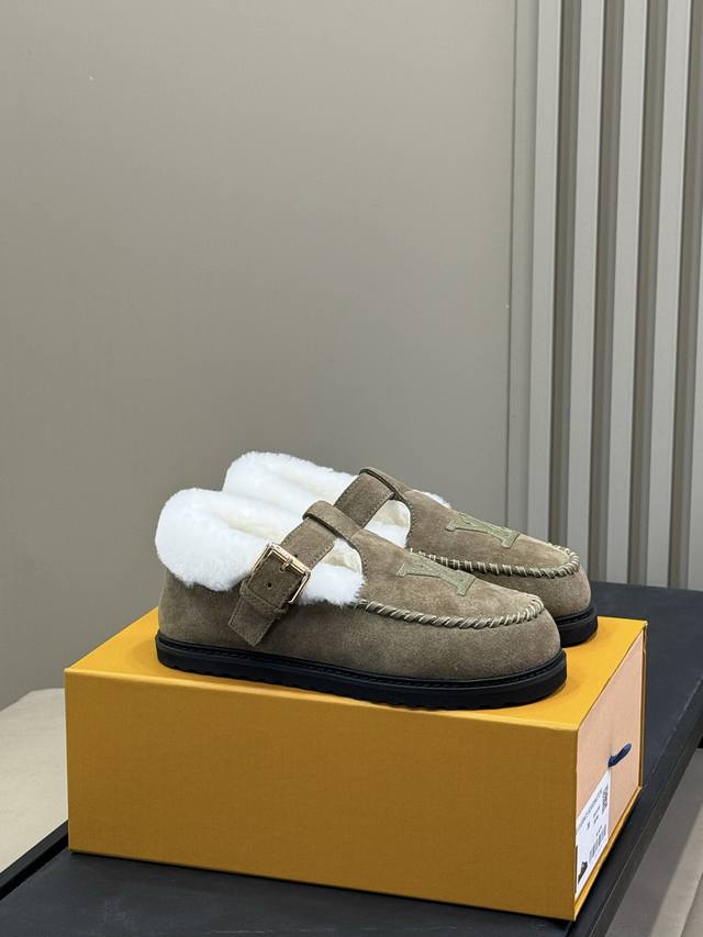 顶级品质 Lv路易威登，Colorado Comfort 玛丽珍 当季新款 本款 Colorado Comfort 玛丽珍鞋取材天鹅绒般丝滑的绒面牛皮革，与羊毛