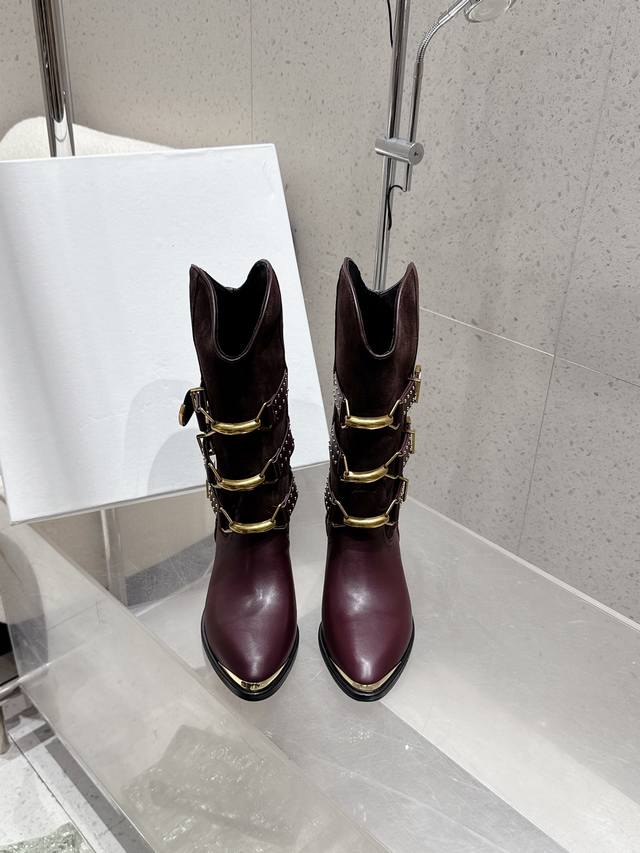 代购级 Isabel Marant 伊莎贝尔 25Ss 少女感 一眼就心动 一脚蹬坡跟短靴 Isabel Marant 超级有调性的一款一脚蹬靴子 面料原版一致