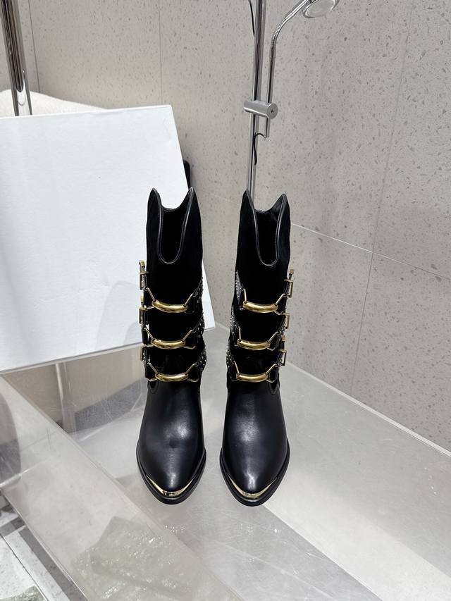 代购级 Isabel Marant 伊莎贝尔 25Ss 少女感 一眼就心动 一脚蹬坡跟短靴 Isabel Marant 超级有调性的一款一脚蹬靴子 面料原版一致