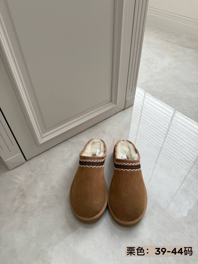 新款上线抢先看Ugg 阿瑟森 男鞋篇 户外探险系列 冬季送男友的礼物 精细的细节刺绣更具活力 羊毛保暖舒适柔软 城市户外探险多场景搭配 尺码：39-44码
