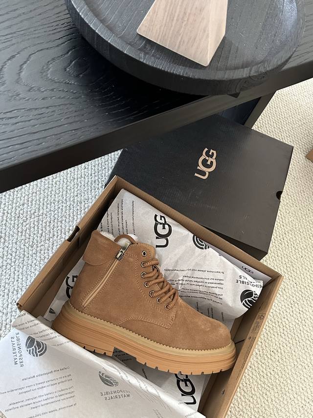 Ugg新款男士工装拉链男鞋，牛皮羊毛搭配防滑大底，斜拉链设计男士首选必备，随意搭配 帅气可佳，两色 栗色。羚羊。 码数40-44码！