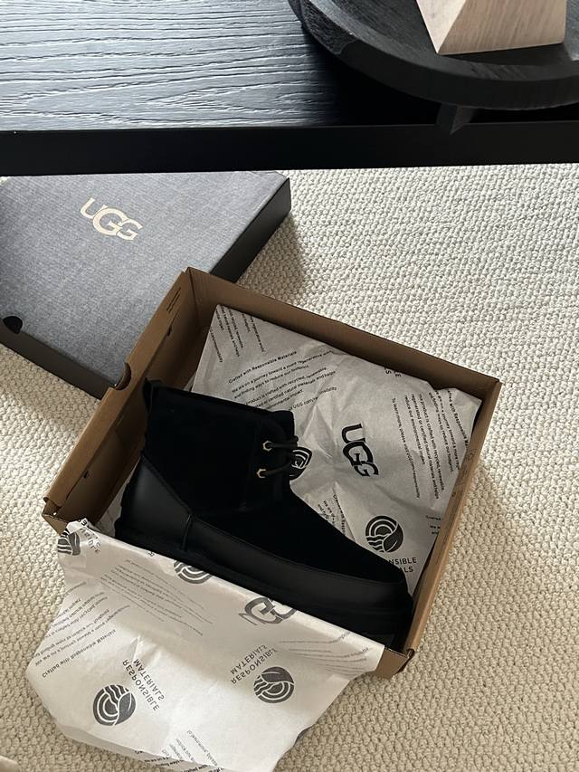 Ugg新款男士经典男鞋，很帅气的一款，牛皮羊毛 男士中的经典款，百搭三色：栗色 黑色！ 码数40-45码！