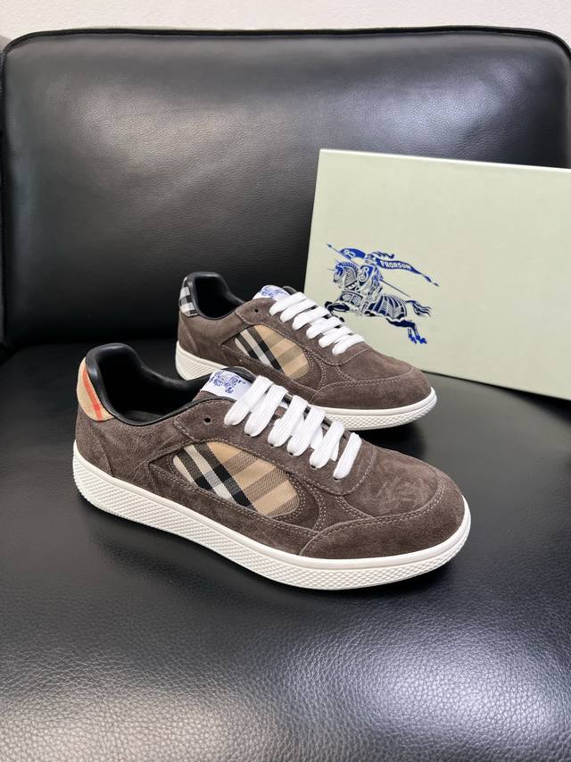 Burberry 顶级工艺品 巴宝莉 专柜同步，原厂配置意大利进口牛皮面料，高品质复杂拼接工艺，进口牛皮内里垫，透气舒适，鞋底：原厂特供原版底，原厂跟单货 高品