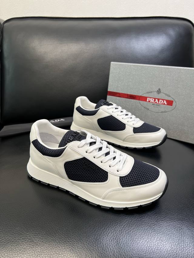 Prada 高品质 顶级工艺品 普拉达 专柜新款，原厂配置意大利进口牛皮面料，高品质复杂拼接工艺，进口毛里牛皮鞋垫，网里透气舒适，鞋底：原厂特供原版底，原厂跟单