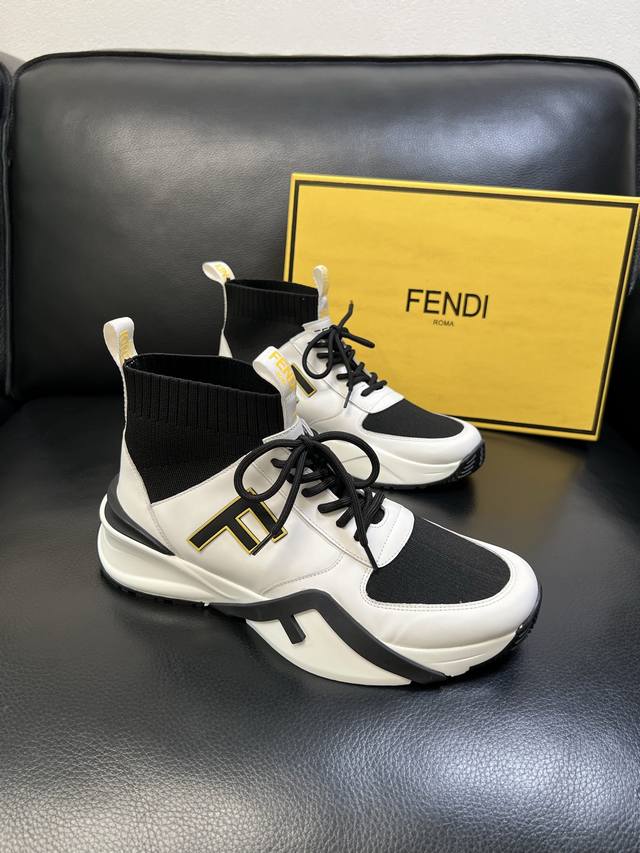 Fendi 高品质 顶级工艺品，芬迪 专柜同步，原厂配置意大利进口牛皮飞织面料，进口牛皮内里垫，透气舒适，鞋底：原厂特供原版底，原厂跟单货 欢迎对比，码数 39