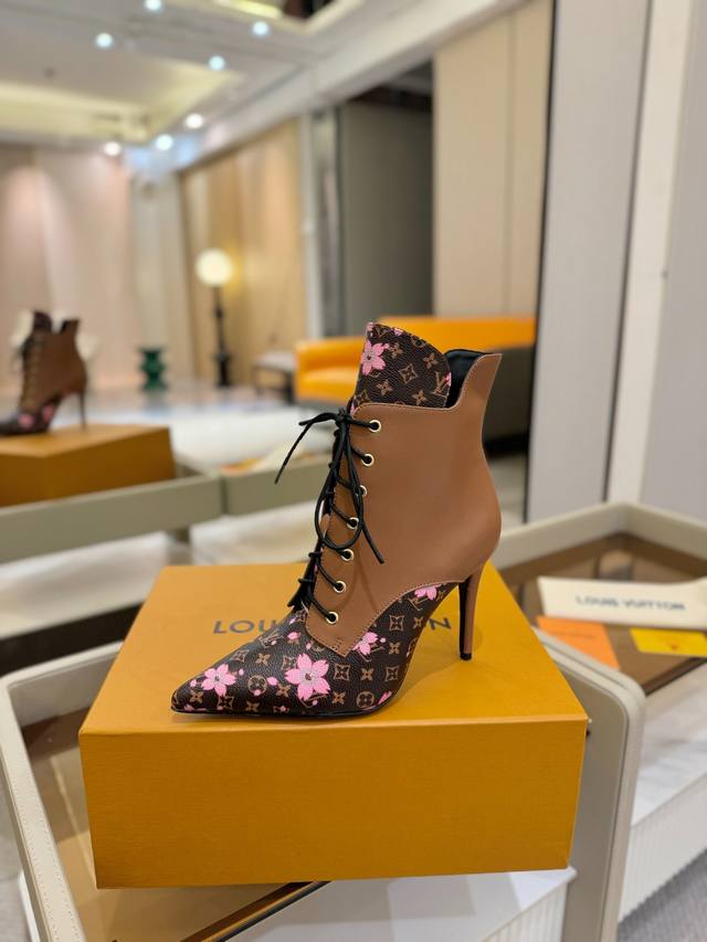 价格P： 驴牌 巴黎代购款独家 新款顶级版本 质量超级美爆。原版开模 原版扣开模 附带原版 Logo 超级炫美 一眼看上去就高端大气上档次，让你齁的柱所以主场