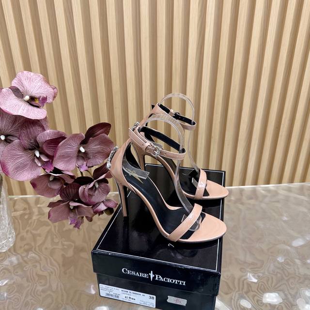 如果一定要受高跟鞋的累 那我就要Cesare Paciotti “插入心脏的利刃” Cesare Paciotti 匕首高跟鞋 绝版重金开模，对版工艺 全系列产