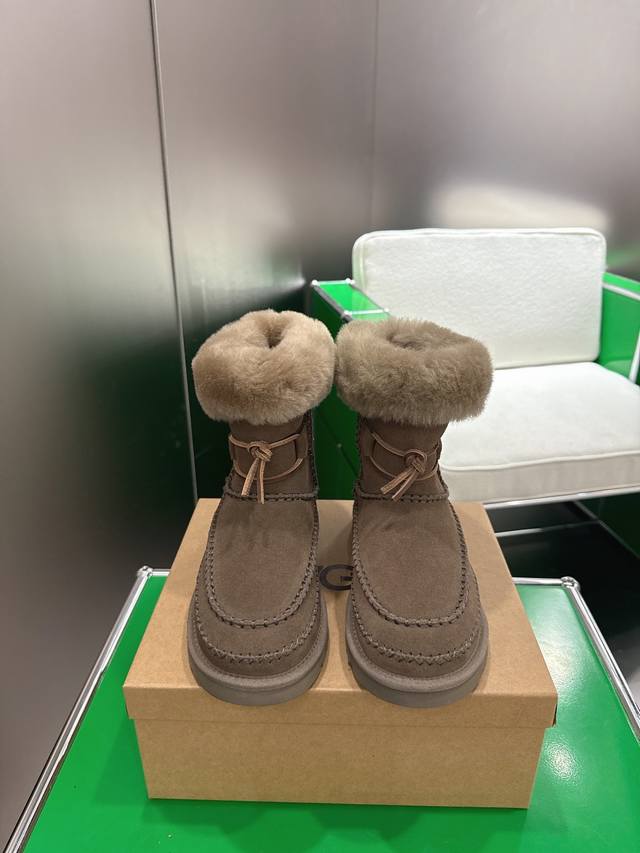 K010 Ugg 新款秋冬雪地靴 阿尔派系列毛毛鞋 短靴 舒适轻便 翻毛搭配装饰缝线 独特的配色 即经典又时尚 让你在人群中轻松脱颖而出 码数35-40