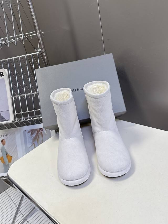 Balenciaga巴黎世家秋冬最新款滑雪系列 雪地靴 超多明星网红种草 细节完美复刻 设计师推出探索时尚界对于原创与挪用的概念、以全新系列致敬传承与经典，以标