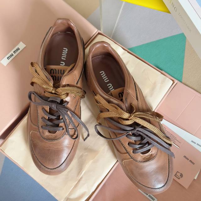 顶级版本：女款 Miumiu缪缪 最新走秀款Gymnasium系列 拼色 休闲 运动鞋 德训鞋 阿甘鞋 原版购入开发 做货 时装秀中的标志性搭扣与运动鞋的运动风