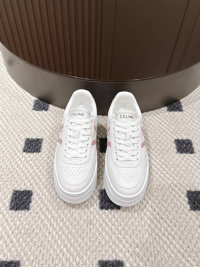 码数35-40 41定做 Celine 2025新款厚底5Cm经典小白鞋，点缀上简约又不失个性的彩色线条， 低调中暗藏着高级感，每一处细节都写满了精致。5Cm的