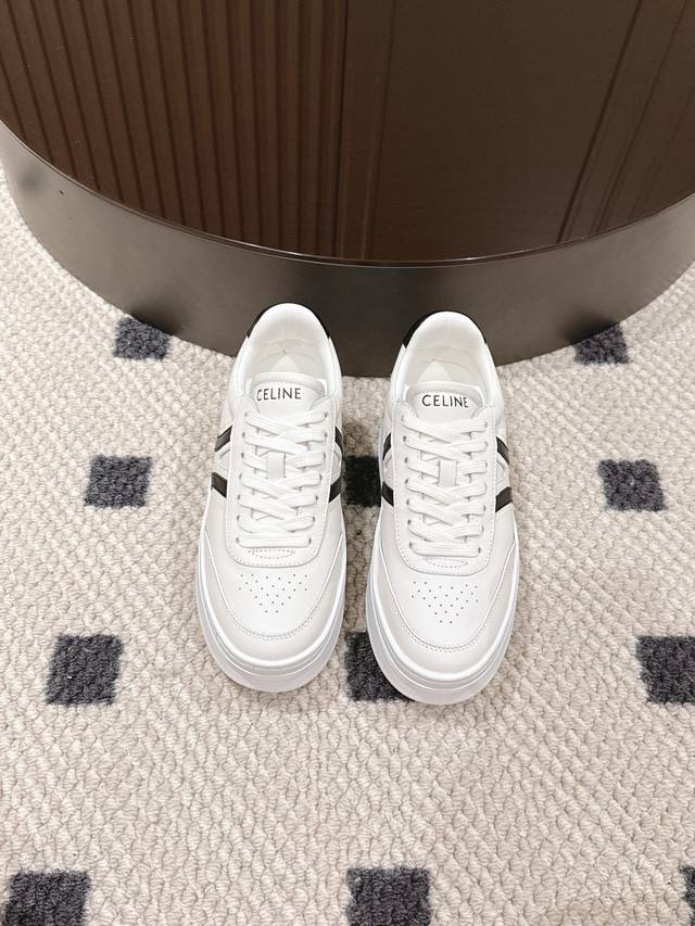 码数35-40 41定做 Celine 2025新款厚底5Cm经典小白鞋，点缀上简约又不失个性的彩色线条， 低调中暗藏着高级感，每一处细节都写满了精致。5Cm的