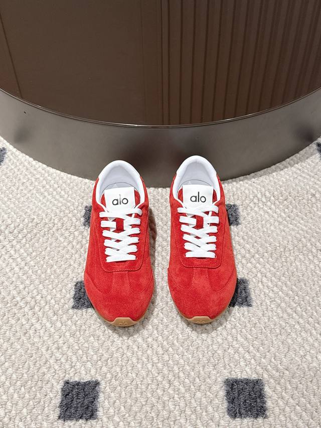 码数35-40 41定做 2025，Alo德训鞋经典再焕新！ 时尚的轮回里，Alo德训鞋永远占据C位。2025 年，经典 Alo德训鞋带着全新配色惊喜登场啦！沉