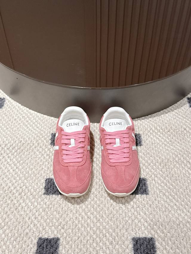 2025Celine德训鞋｜复古风与舒适感的天作之合 新款德训鞋，每一款都长在审美点上！不管是搭配休闲牛仔裤、干练西装裤，还是甜美元气小裙子，都能完美适配，日常