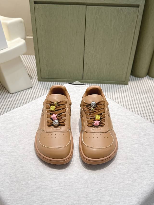 代购级 男+10 Loewe 罗意威 25Ss秋冬 情侣款 新款Jambo板鞋绑带复古英伦风小白鞋休闲鞋 市场高品质 原版购入开发，细节处理到位。这将是引爆早秋