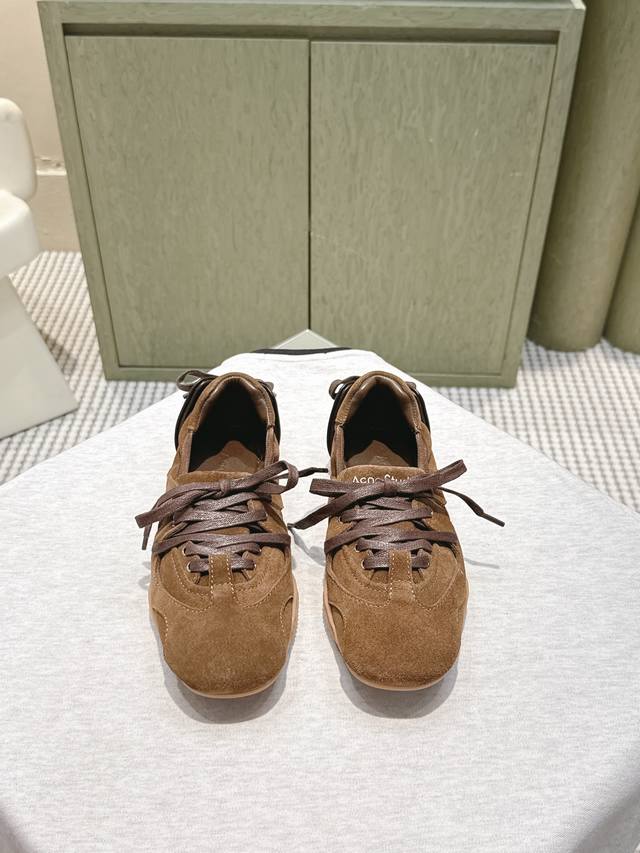 代购级 Acne Studios 25Ss 春夏季新款走秀款芭蕾鞋 可以说每一双都是可以珍藏的鞋子 今年这款芭蕾鞋真的是太美了 设计搭配芭蕾舞鞋瞬间仙儿到爆！