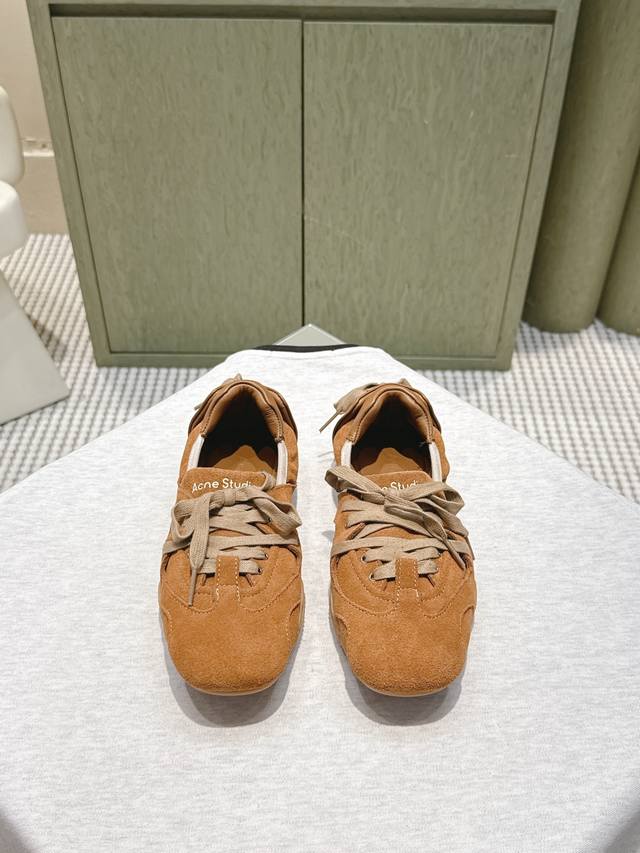 代购级 Acne Studios 25Ss 春夏季新款走秀款芭蕾鞋 可以说每一双都是可以珍藏的鞋子 今年这款芭蕾鞋真的是太美了 设计搭配芭蕾舞鞋瞬间仙儿到爆！