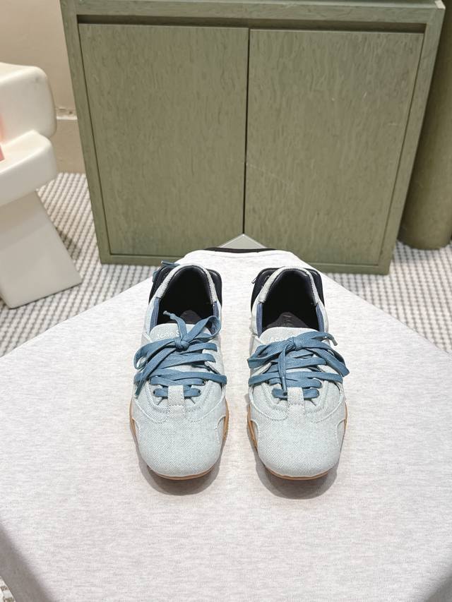 代购级 Acne Studios 25Ss 春夏季新款走秀款芭蕾鞋 可以说每一双都是可以珍藏的鞋子 今年这款芭蕾鞋真的是太美了 设计搭配芭蕾舞鞋瞬间仙儿到爆！