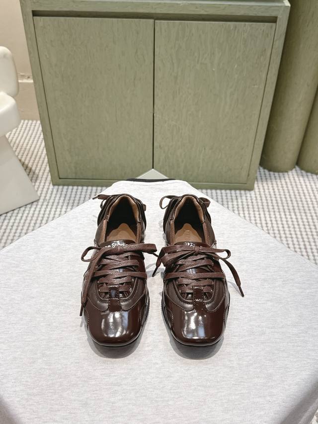 代购级 Acne Studios 25Ss 春夏季新款走秀款芭蕾鞋 可以说每一双都是可以珍藏的鞋子 今年这款芭蕾鞋真的是太美了 设计搭配芭蕾舞鞋瞬间仙儿到爆！