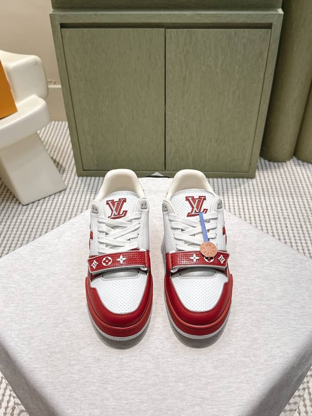 莞产代购级 官网同步盒包装 Louis Vuitton 25Ss 驴家的爆款！Trainer板鞋，每个人都必须入的款，绝不后悔！ 超级百搭高级！什么衣服都好搭。