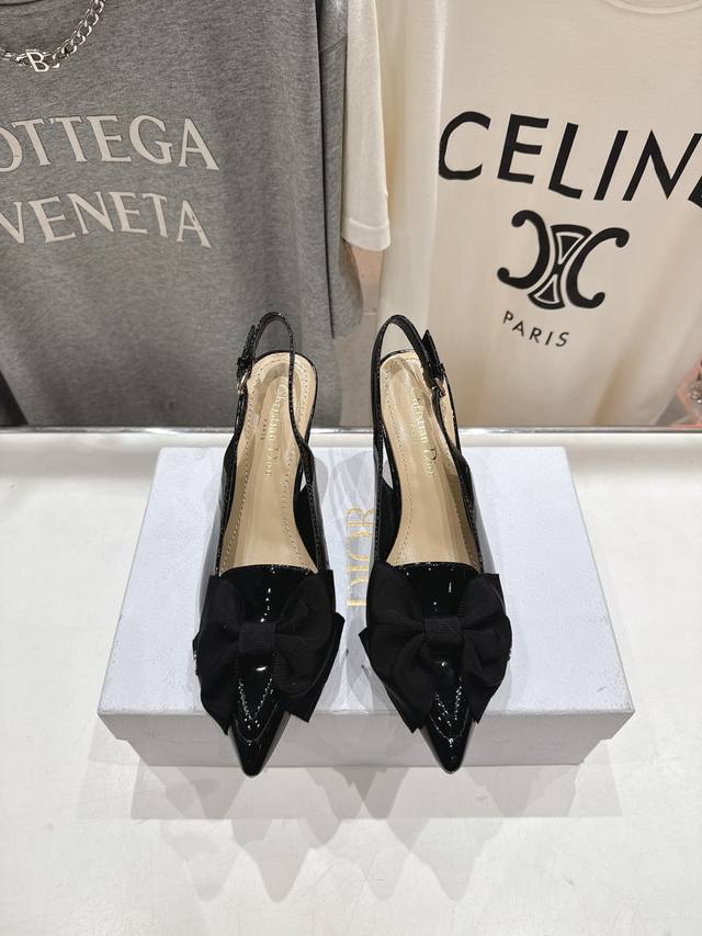 高版本出厂 Dior*迪奥D家F031 2026Ss早春时装周走秀新款蝴蝶结仙女风尖头高跟鞋凉鞋时装鞋！顶级版本～ 超美的脚踝扣上脚超仙儿尖头设计巨拉长腿型 设