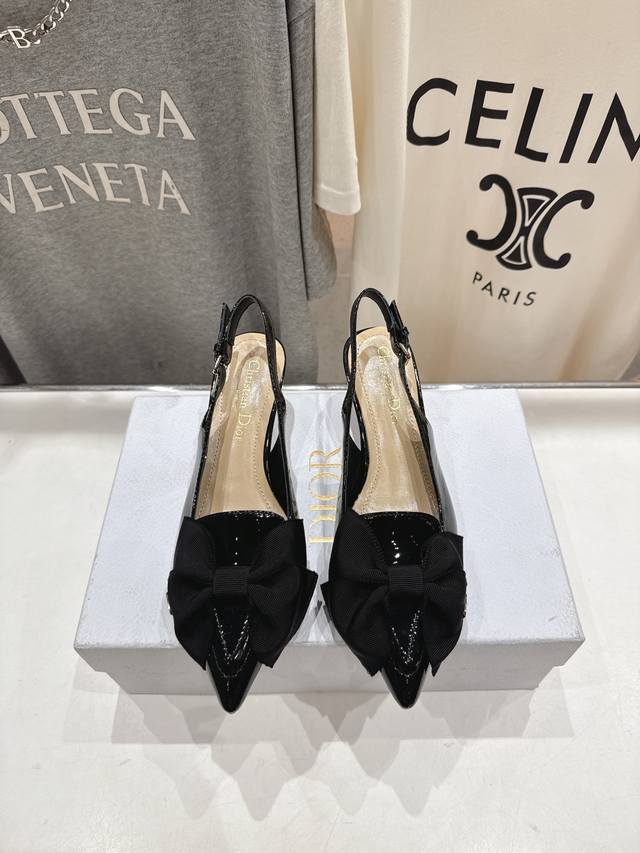 高版本出厂 Dior*迪奥D家F031 2026Ss早春时装周走秀新款蝴蝶结仙女风尖头高跟鞋凉鞋时装鞋！顶级版本～ 超美的脚踝扣上脚超仙儿尖头设计巨拉长腿型 设